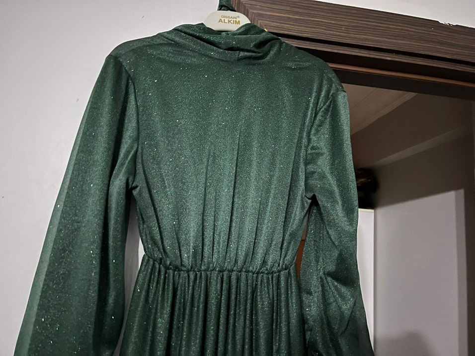 Uzun Kollu Yeşil Abiye - Görsel 3