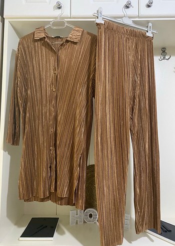 Bej Kadın Piliseli Uzun Takım Elbise - Görsel 2