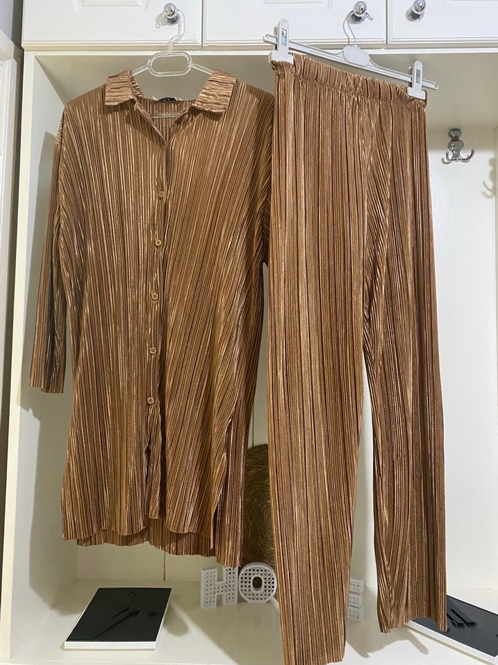 Bej Kadın Piliseli Uzun Takım Elbise - Görsel 2