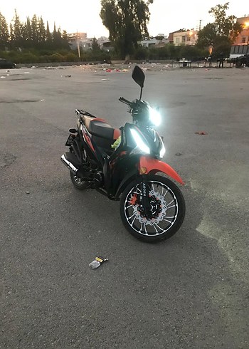 Renkli Baskılı Metal Motosiklet Kaskı - Görsel 2