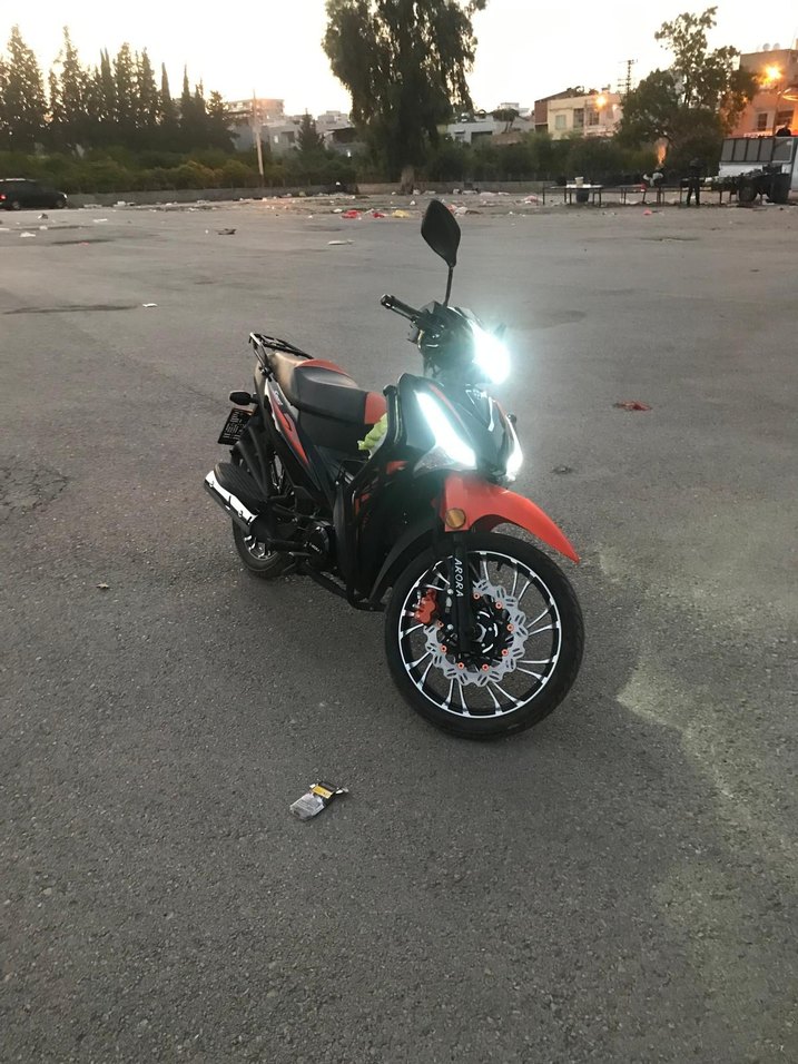 Renkli Baskılı Metal Motosiklet Kaskı - Görsel 2