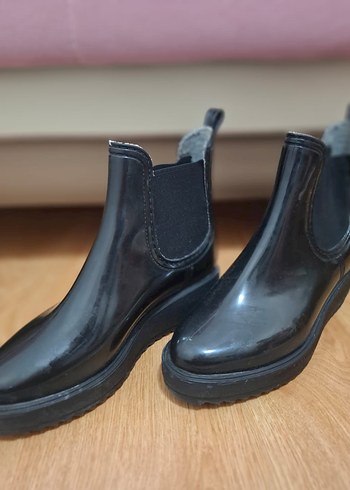 Parlak Siyah Rugan Stiletto Topuklu Kadın Bot - Görsel 3