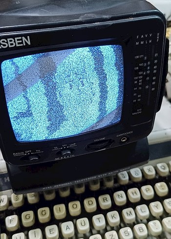 Mavi ASBEN Mini Kişisel Televizyon - Görsel 2