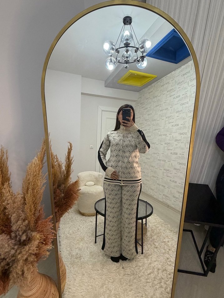 guess eşofman takımı - Görsel 4