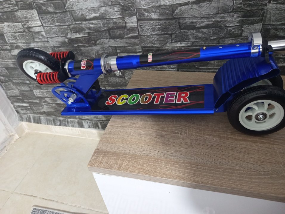 Renkli Mavi  Scooterı. Katlanabilir 3 Tekerlekli. Çelik Metal - Görsel 4