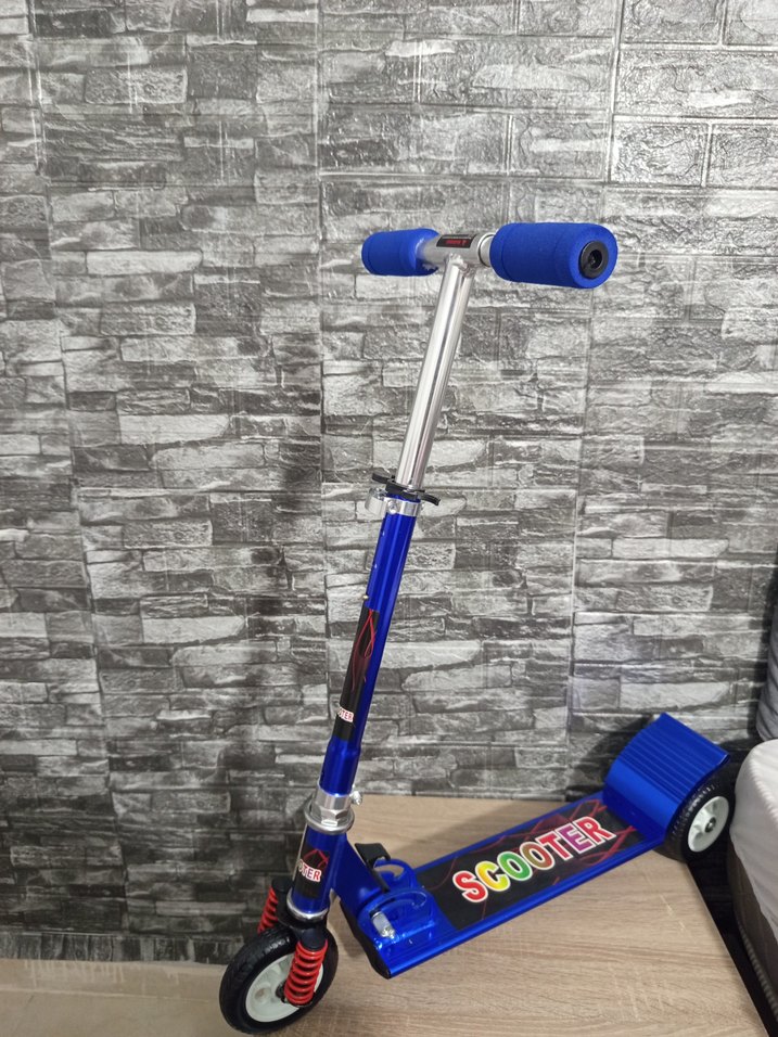 Renkli Mavi  Scooterı. Katlanabilir 3 Tekerlekli. Çelik Metal - Görsel 3