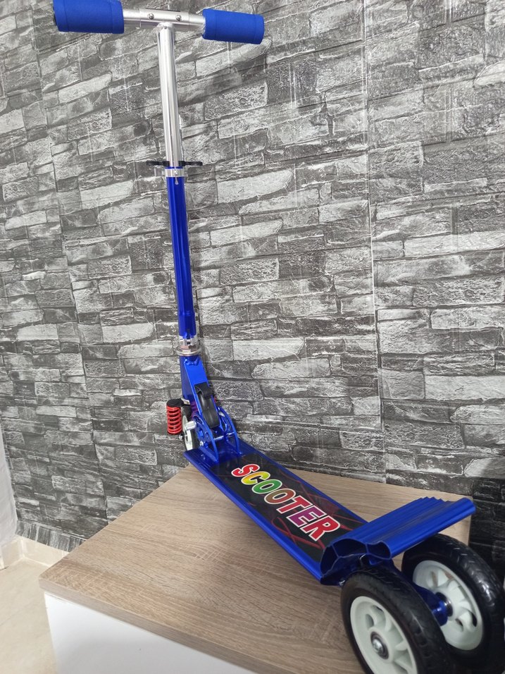 Renkli Mavi  Scooterı. Katlanabilir 3 Tekerlekli. Çelik Metal - Görsel 2