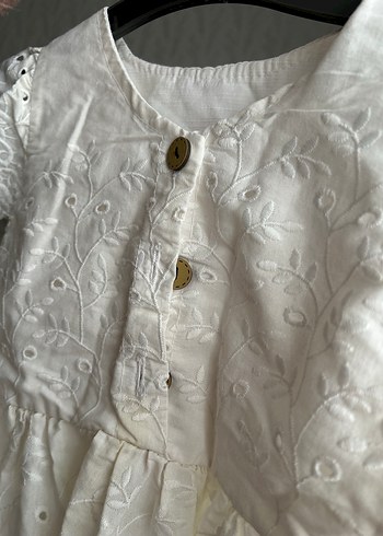 Beyaz Nakışlı Kız Elbisesi, Düğmeli, bisikletYaka - Görsel 2