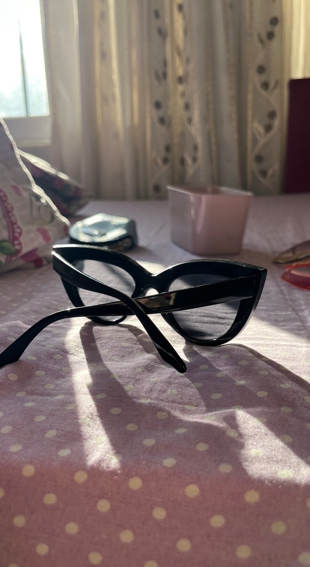 Şeffaf Siyah Gotik Kadın Gözlüğü - Görsel 3