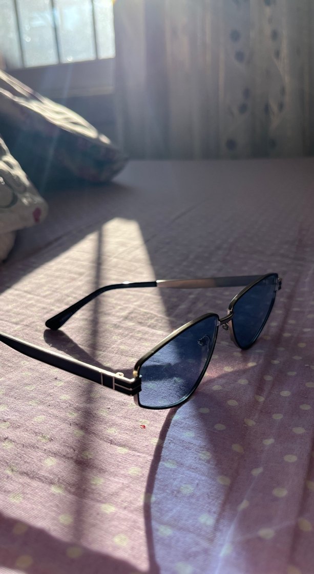 Şeffaf Siyah Gri Minimalist Kadın Gözlüğü - Görsel 2