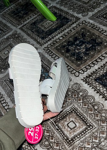 Beyaz Tokalı Kız Çocuk Sandalet - Görsel 4