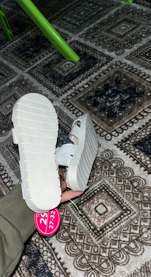 Beyaz Tokalı Kız Çocuk Sandalet - Görsel 4