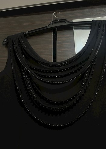 Siyah Zincir Detaylı V Yaka Midi Elbise - Görsel 3