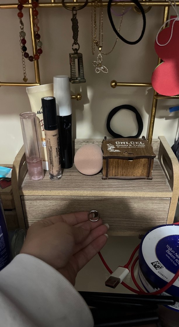 Altın Renkli Metal Takı ve Makyaj Organizeri - Görsel 2