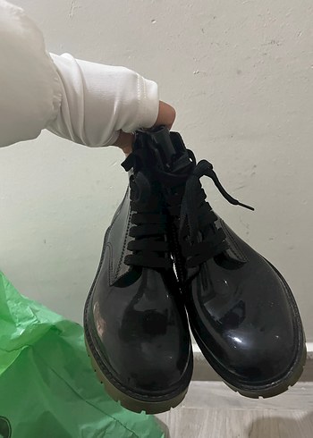 Siyah Rugan Kadın Botlar, İnce Topuklu, Cırt Cırtlı - Görsel 2