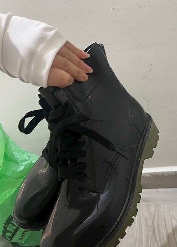 Siyah Rugan Kadın Botlar, İnce Topuklu, Cırt Cırtlı - Görsel 3