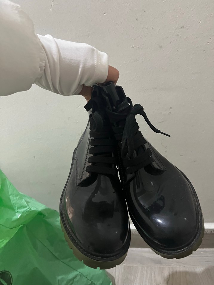 Siyah Rugan Kadın Botlar, İnce Topuklu, Cırt Cırtlı - Görsel 2