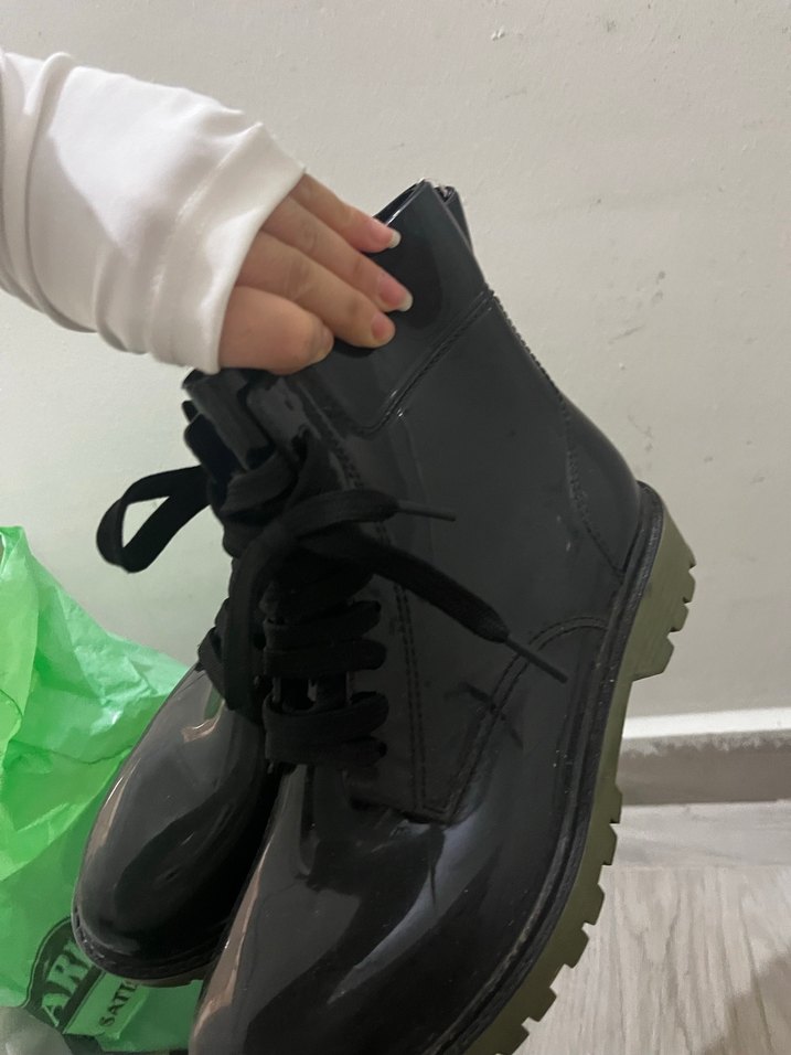 Siyah Rugan Kadın Botlar, İnce Topuklu, Cırt Cırtlı - Görsel 3