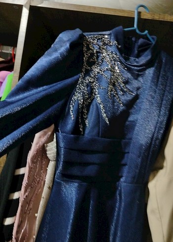 Uzun Kollu İşlemeli Lacivert Abiye Elbise - Görsel 5