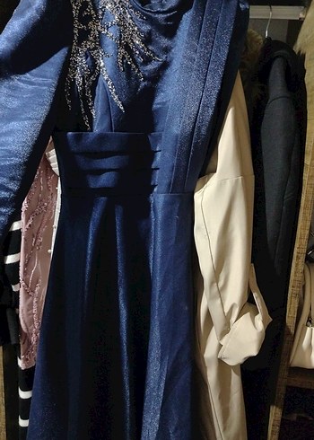 Uzun Kollu İşlemeli Lacivert Abiye Elbise - Görsel 3