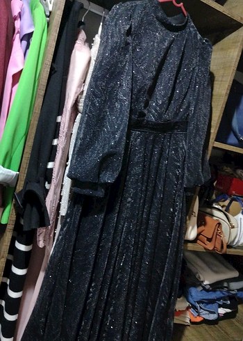 Uzun Siyah Pileli Gotik Kadın Elbise - Görsel 2