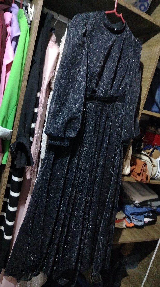 Uzun Siyah Pileli Gotik Kadın Elbise - Görsel 3