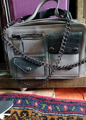 Gri Deri Zincir Detaylı Yılan Desenli Çanta - Görsel 3