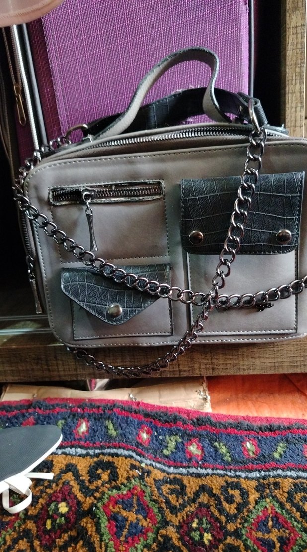 Gri Deri Zincir Detaylı Yılan Desenli Çanta - Görsel 2