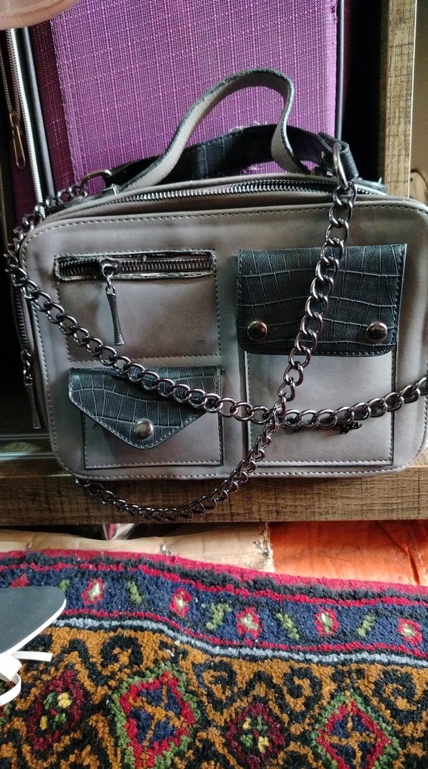 Gri Deri Zincir Detaylı Yılan Desenli Çanta - Görsel 3