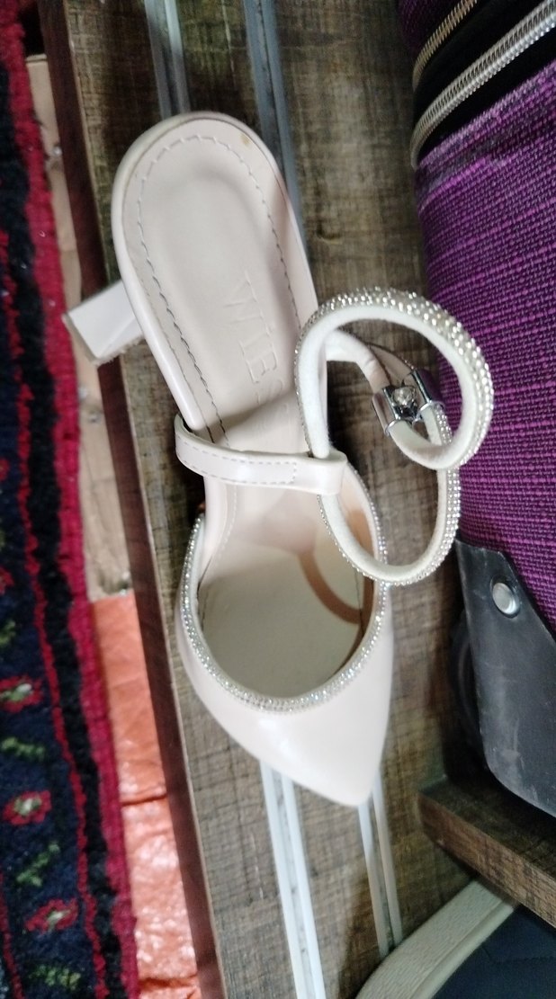 Beyaz Tokalı İnce Topuklu Kadın Abiye Ayakkabı - Görsel 3