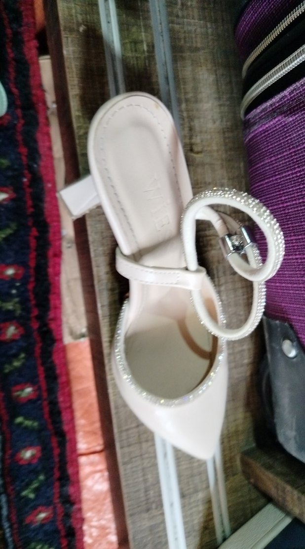 Beyaz Tokalı İnce Topuklu Kadın Abiye Ayakkabı - Görsel 4