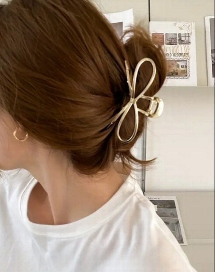 Altın Metalik Fiyonk Saç Tokası - Görsel 3