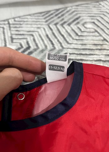 Nakışlı Kırmızı Bebek Önlüğü - Görsel 2