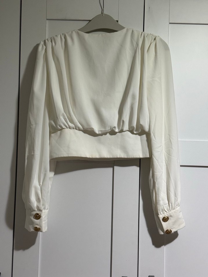 Düğmeli Beyaz V Yaka Şifon Bluz - Görsel 3