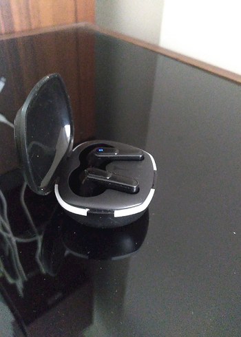 Kablosuz Siyah Kulaklık ve Şarj Kutusu - Görsel 2