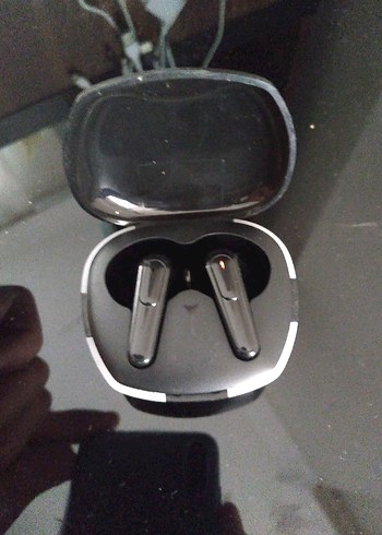 Kablosuz Siyah Kulaklık ve Şarj Kutusu - Görsel 3