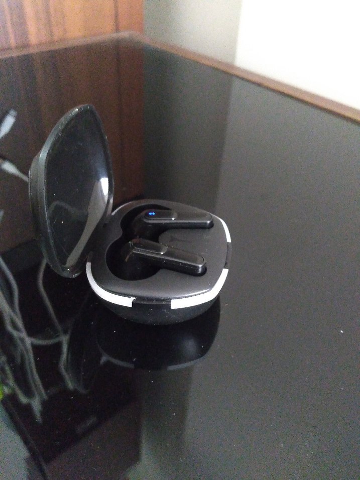 Kablosuz Siyah Kulaklık ve Şarj Kutusu - Görsel 2