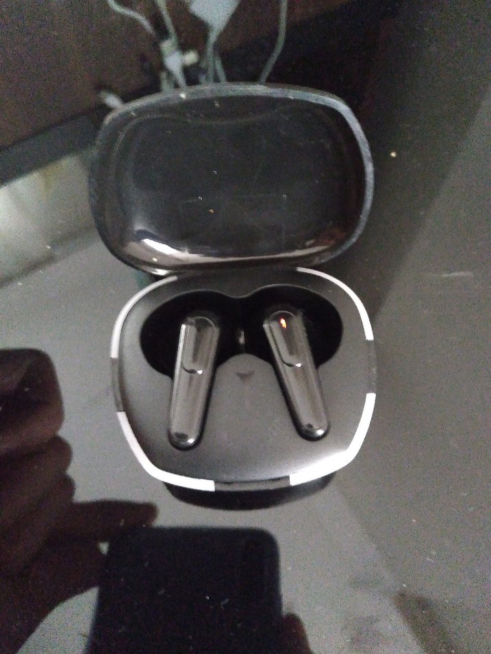 Kablosuz Siyah Kulaklık ve Şarj Kutusu - Görsel 3