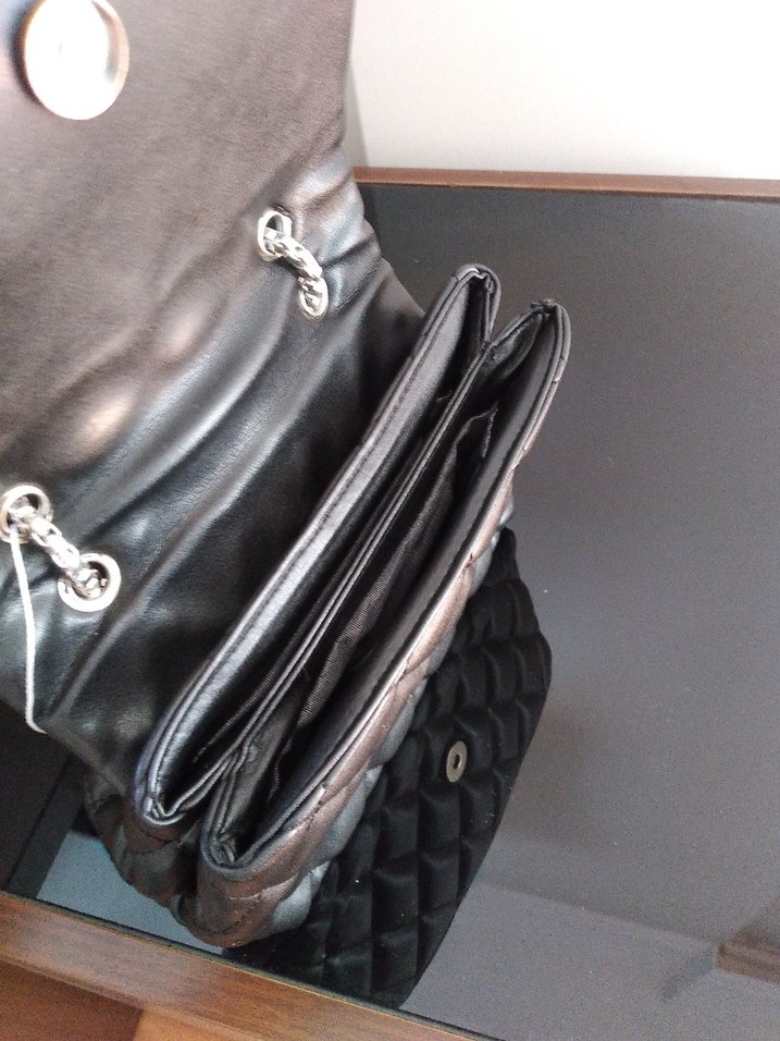 Zincir Detaylı Parlak Siyah Deri Kadın Çanta - Görsel 3