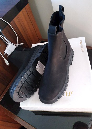 Siyah Süet Blok Topuklu Kadın Bot - Görsel 2