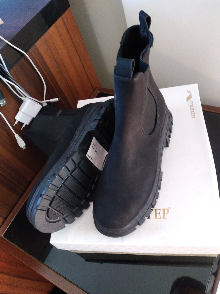 Siyah Süet Blok Topuklu Kadın Bot - Görsel 2