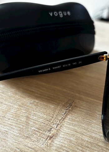 Klasik Siyah Vogue Gözlük + Kutu - Görsel 4