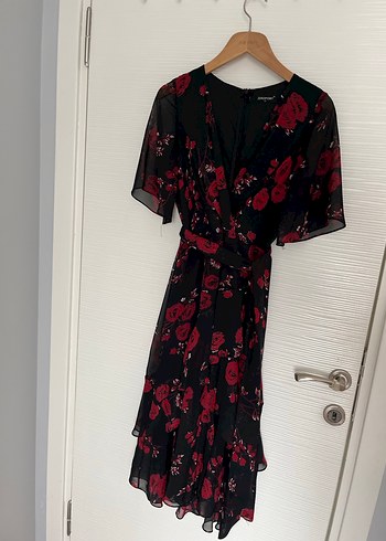 Kırmızı Çiçek Desenli Uzun Kadın Elbise - Görsel 2