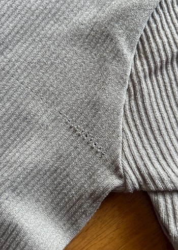 Kısa Kollu Yüksek Yakalı Tişört - Görsel 3