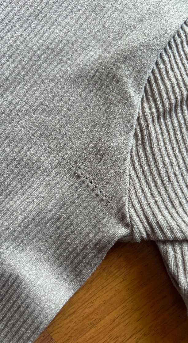 Kısa Kollu Yüksek Yakalı Tişört - Görsel 3