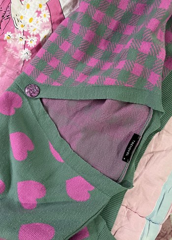 Düğmeli Desenli Pembe Kadın Hırka - Görsel 3