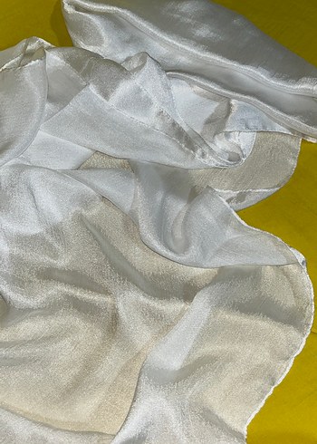 Beyaz Parlak Saten Kadın Şal - Görsel 3