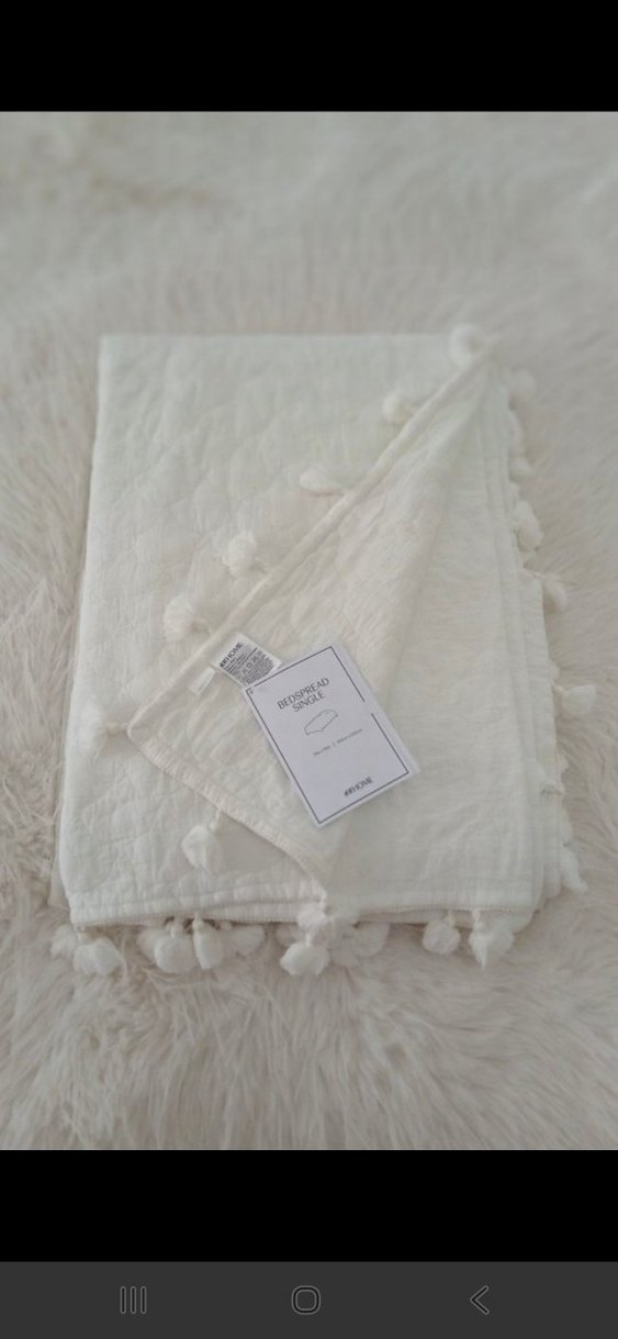 H&M Kapitone Beyaz Parlak Yatak Örtüsü - Görsel 4