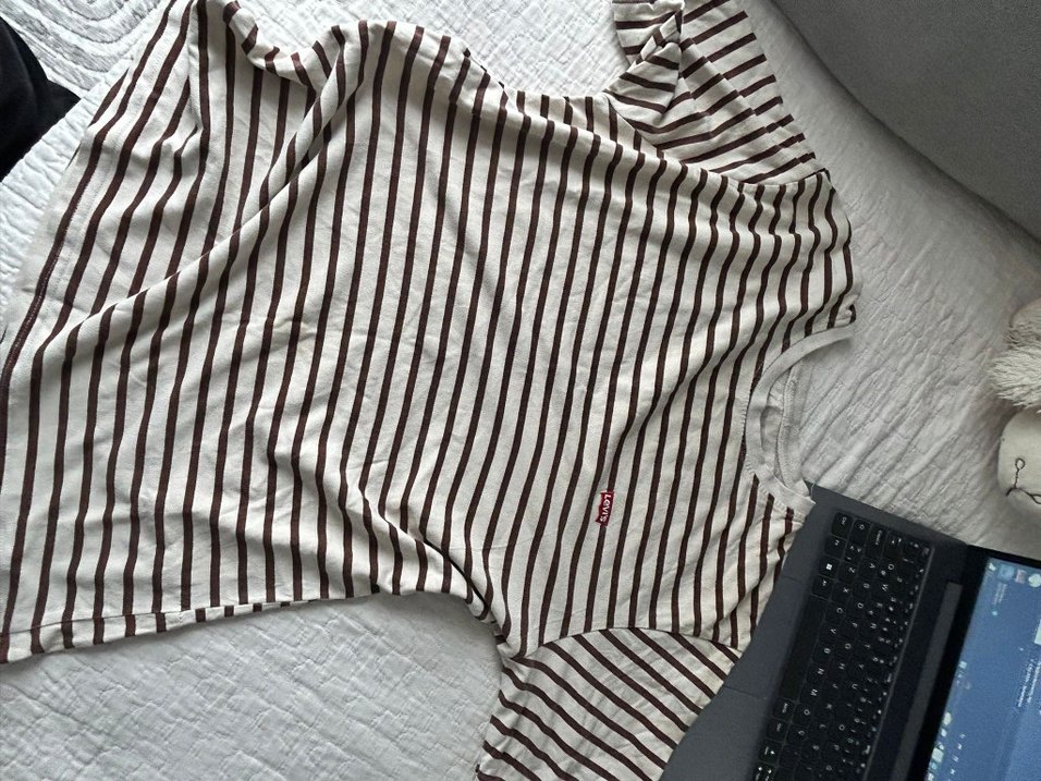 levis kahverengi cizgili,oversize tişört - Görsel 3