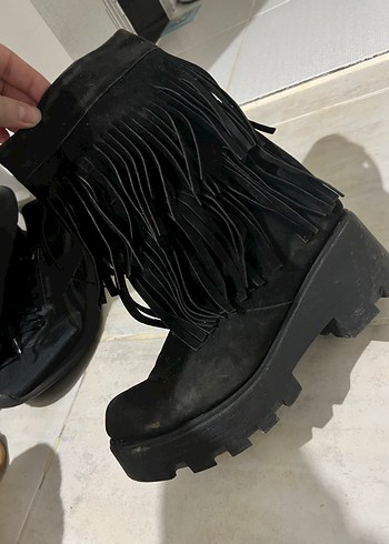 Siyah Süet Püsküllü Kadın Bot - Görsel 2